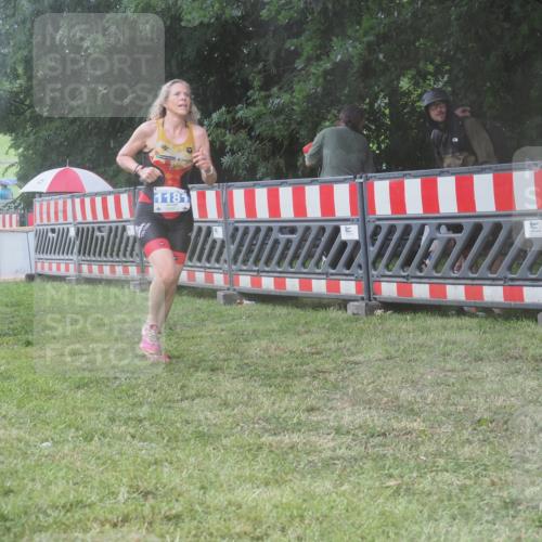 21.06.2025 - 27. Vierlanden-Triathlon KatJ http://msf.ph/oto/8037770 15.06.2025 14:19:20 Ziel 1181, 1203 meine-sportfotos.de