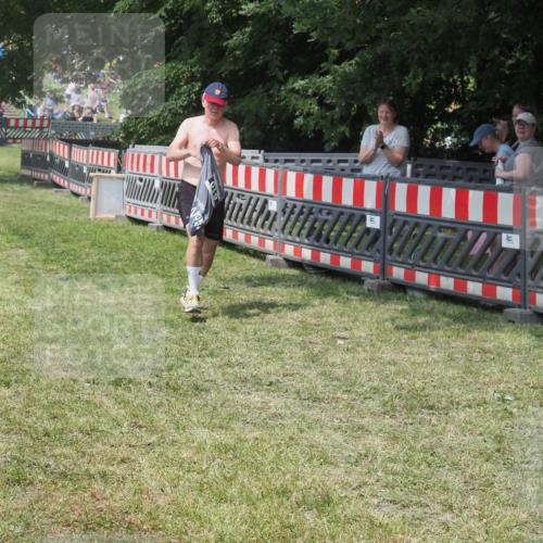 21.06.2025 - 27. Vierlanden-Triathlon KatJ http://msf.ph/oto/8037776 15.06.2025 11:30:42 Schwimmen 910 meine-sportfotos.de