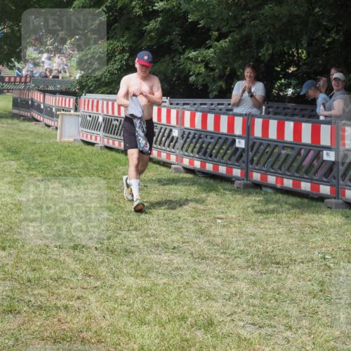 21.06.2025 - 27. Vierlanden-Triathlon KatJ http://msf.ph/oto/8037783 15.06.2025 11:30:42 Schwimmen 910 meine-sportfotos.de