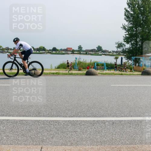 21.06.2025 - 27. Vierlanden-Triathlon H.Heesch http://msf.ph/oto/8037785 15.06.2025 11:47:40 Radfahren 649, 709, 847 meine-sportfotos.de