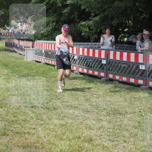 21.06.2025 - 27. Vierlanden-Triathlon KatJ http://msf.ph/oto/8037794 15.06.2025 11:30:43 Schwimmen 910 meine-sportfotos.de