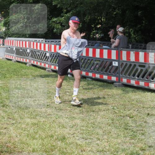 21.06.2025 - 27. Vierlanden-Triathlon KatJ http://msf.ph/oto/8037799 15.06.2025 11:30:44 Schwimmen 910 meine-sportfotos.de