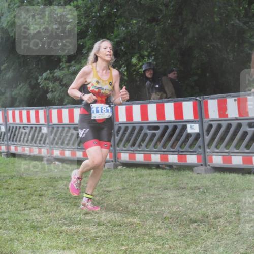 21.06.2025 - 27. Vierlanden-Triathlon KatJ http://msf.ph/oto/8037804 15.06.2025 14:19:21 Ziel 1181, 1203 meine-sportfotos.de