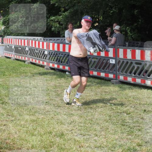21.06.2025 - 27. Vierlanden-Triathlon KatJ http://msf.ph/oto/8037813 15.06.2025 11:30:44 Schwimmen 910 meine-sportfotos.de