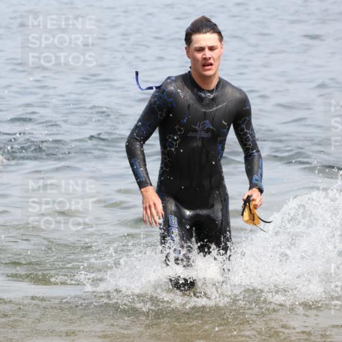 21.06.2025 - 27. Vierlanden-Triathlon Lena Gebhardt http://msf.ph/oto/8037820 15.06.2025 12:08:42 Schwimmen 1034, 1035, 1037, 1038 meine-sportfotos.de