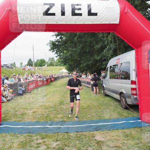 21.06.2025 - 27. Vierlanden-Triathlon MichiJ http://msf.ph/oto/8037821 15.06.2026 13:13:36 Ziel 723, 778 meine-sportfotos.de