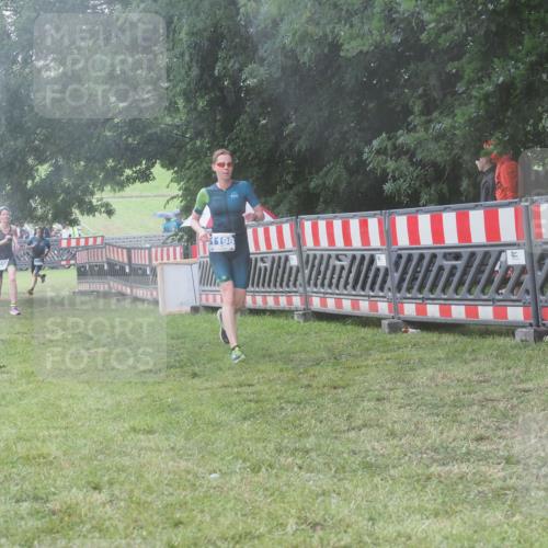 21.06.2025 - 27. Vierlanden-Triathlon KatJ http://msf.ph/oto/8037829 15.06.2025 14:19:29 Ziel 1198, 1200, 1265, 1303 meine-sportfotos.de