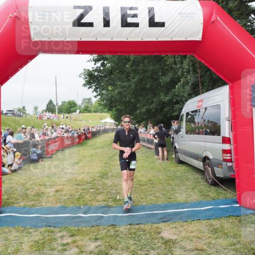 21.06.2025 - 27. Vierlanden-Triathlon MichiJ http://msf.ph/oto/8037833 15.06.2026 13:13:36 Ziel 723, 778 meine-sportfotos.de