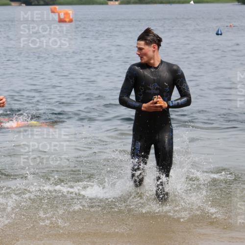 21.06.2025 - 27. Vierlanden-Triathlon Lena Gebhardt http://msf.ph/oto/8037834 15.06.2025 12:08:43 Schwimmen 1034, 1035, 1037, 1038 meine-sportfotos.de