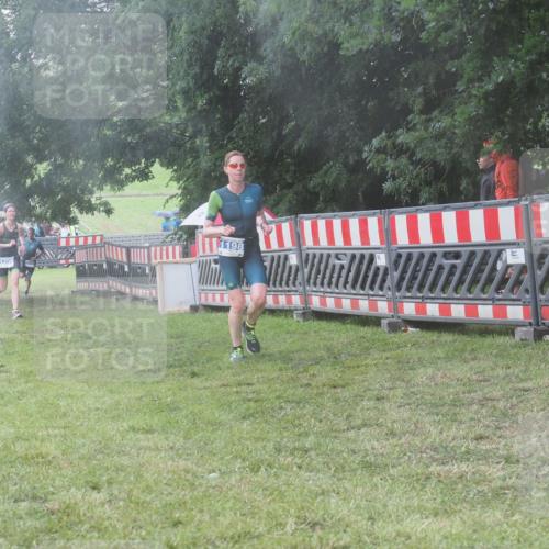 21.06.2025 - 27. Vierlanden-Triathlon KatJ http://msf.ph/oto/8037835 15.06.2025 14:19:29 Ziel 1198, 1200, 1265, 1303 meine-sportfotos.de