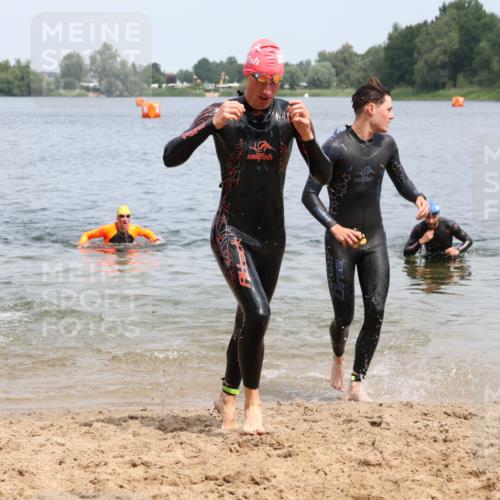 21.06.2025 - 27. Vierlanden-Triathlon Lena Gebhardt http://msf.ph/oto/8037850 15.06.2025 12:08:44 Schwimmen 1034, 1035, 1037, 1038 meine-sportfotos.de
