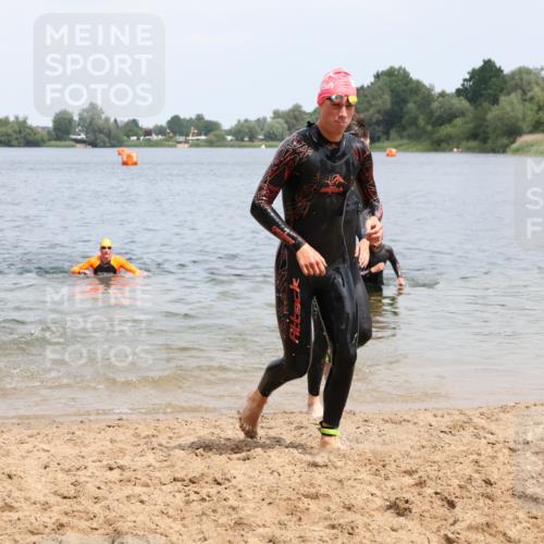 21.06.2025 - 27. Vierlanden-Triathlon Lena Gebhardt http://msf.ph/oto/8037857 15.06.2025 12:08:45 Schwimmen 1034, 1035, 1036, 1037, 1038 meine-sportfotos.de
