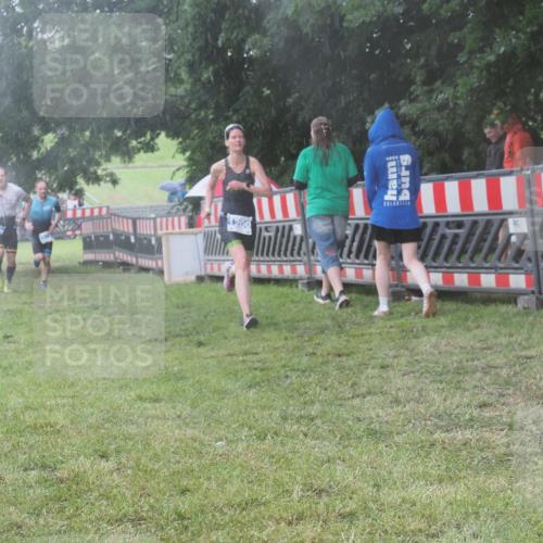 21.06.2025 - 27. Vierlanden-Triathlon KatJ http://msf.ph/oto/8037862 15.06.2025 14:19:32 Ziel 1198, 1200, 1265, 1303 meine-sportfotos.de