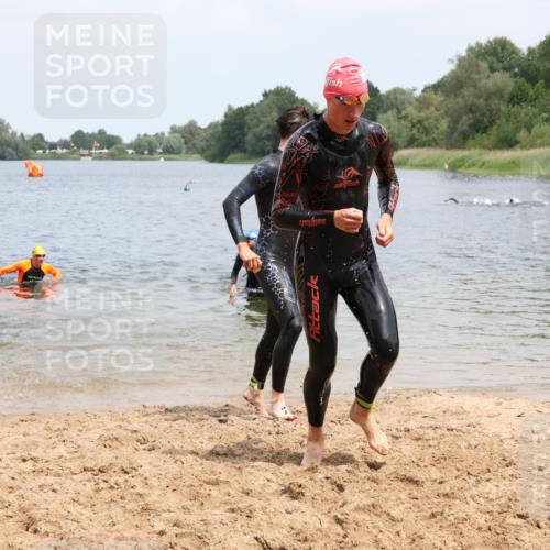21.06.2025 - 27. Vierlanden-Triathlon Lena Gebhardt http://msf.ph/oto/8037870 15.06.2025 12:08:45 Schwimmen 1034, 1035, 1036, 1037, 1038 meine-sportfotos.de