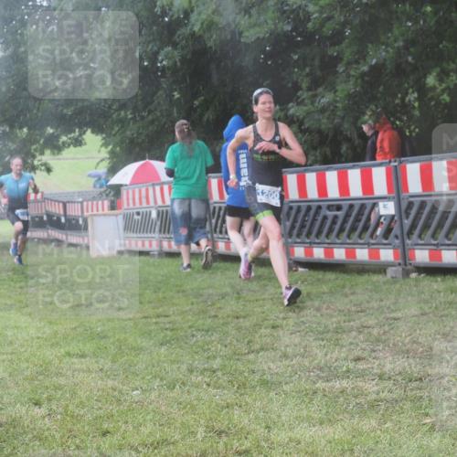 21.06.2025 - 27. Vierlanden-Triathlon KatJ http://msf.ph/oto/8037878 15.06.2025 14:19:32 Ziel 1198, 1200, 1265, 1303 meine-sportfotos.de