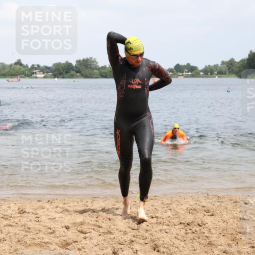 21.06.2025 - 27. Vierlanden-Triathlon Lena Gebhardt http://msf.ph/oto/8037882 15.06.2025 12:08:47 Schwimmen 1034, 1035, 1036, 1037, 1038 meine-sportfotos.de