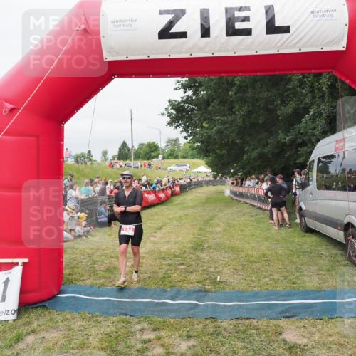 21.06.2025 - 27. Vierlanden-Triathlon MichiJ http://msf.ph/oto/8037883 15.06.2026 13:13:54 Ziel 134 meine-sportfotos.de