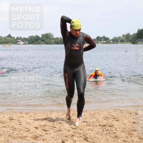 21.06.2025 - 27. Vierlanden-Triathlon Lena Gebhardt http://msf.ph/oto/8037887 15.06.2025 12:08:47 Schwimmen 1034, 1035, 1036, 1037, 1038 meine-sportfotos.de