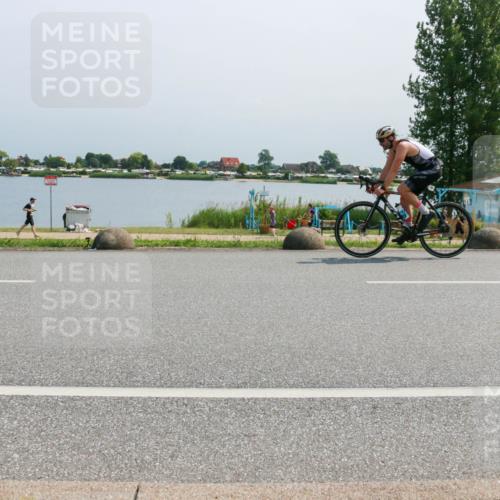 21.06.2025 - 27. Vierlanden-Triathlon H.Heesch http://msf.ph/oto/8037893 15.06.2025 11:47:50 Radfahren 82, 706, 829 meine-sportfotos.de