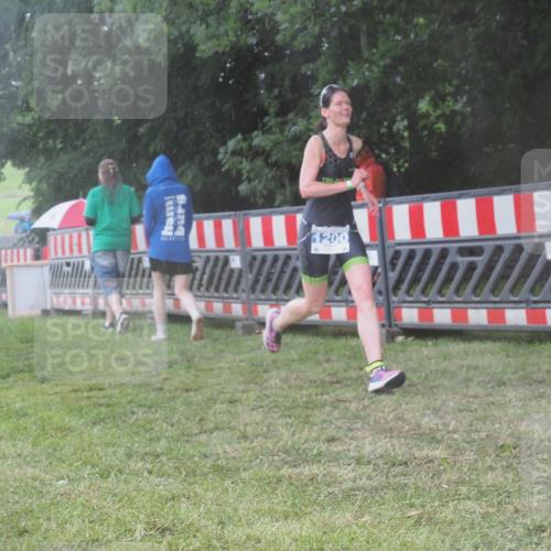 21.06.2025 - 27. Vierlanden-Triathlon KatJ http://msf.ph/oto/8037900 15.06.2025 14:19:33 Ziel 1198, 1200, 1265, 1303 meine-sportfotos.de