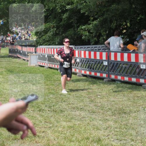 21.06.2025 - 27. Vierlanden-Triathlon KatJ http://msf.ph/oto/8037906 15.06.2025 11:31:02 Schwimmen  meine-sportfotos.de