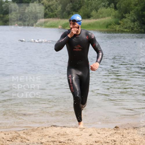 21.06.2025 - 27. Vierlanden-Triathlon Lena Gebhardt http://msf.ph/oto/8037908 15.06.2025 12:08:51 Schwimmen 1033, 1034, 1035, 1036, 1037, 1038 meine-sportfotos.de