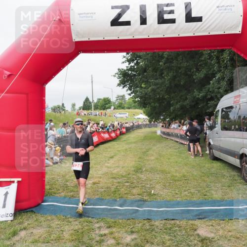 21.06.2025 - 27. Vierlanden-Triathlon MichiJ http://msf.ph/oto/8037917 15.06.2026 13:13:55 Ziel 134 meine-sportfotos.de