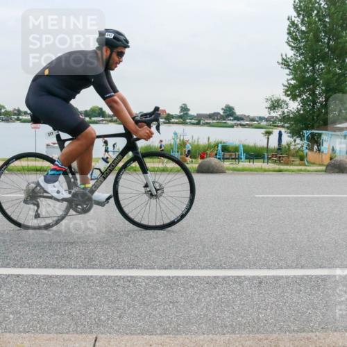 15.06.2025 - 27. Vierlanden-Triathlon H.Heesch http://msf.ph/oto/8037936 15.06.2025 10:54:17 Radfahren 317, 454, 540, 570 meine-sportfotos.de