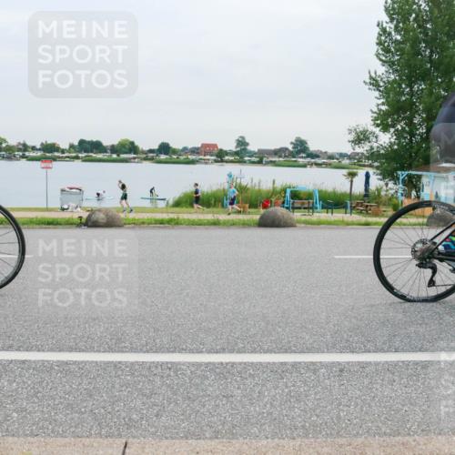 15.06.2025 - 27. Vierlanden-Triathlon H.Heesch http://msf.ph/oto/8037939 15.06.2025 10:54:18 Radfahren 317, 454, 540, 570 meine-sportfotos.de