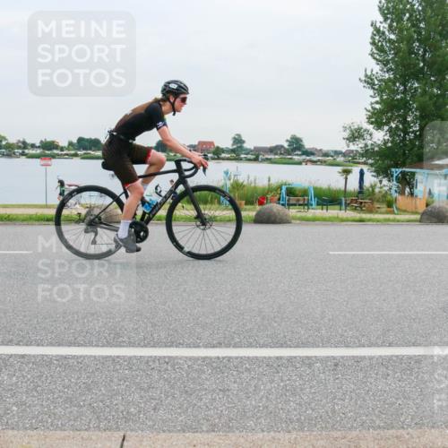 15.06.2025 - 27. Vierlanden-Triathlon H.Heesch http://msf.ph/oto/8037952 15.06.2025 10:54:19 Radfahren 317, 454, 540, 570 meine-sportfotos.de