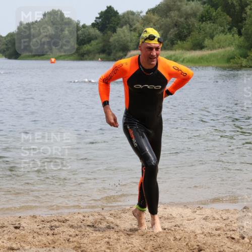 21.06.2025 - 27. Vierlanden-Triathlon Lena Gebhardt http://msf.ph/oto/8037953 15.06.2025 12:08:54 Schwimmen 1032, 1033, 1034, 1035, 1036, 1037, 1038 meine-sportfotos.de