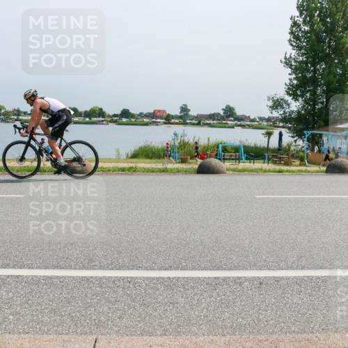 21.06.2025 - 27. Vierlanden-Triathlon H.Heesch http://msf.ph/oto/8037956 15.06.2025 11:47:50 Radfahren 82, 706, 829 meine-sportfotos.de