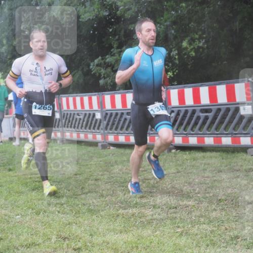21.06.2025 - 27. Vierlanden-Triathlon KatJ http://msf.ph/oto/8037959 15.06.2025 14:19:34 Ziel 1198, 1200, 1265, 1303 meine-sportfotos.de
