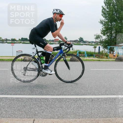 15.06.2025 - 27. Vierlanden-Triathlon H.Heesch http://msf.ph/oto/8037962 15.06.2025 10:54:25 Radfahren 123, 635 meine-sportfotos.de