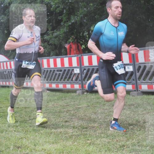 21.06.2025 - 27. Vierlanden-Triathlon KatJ http://msf.ph/oto/8037972 15.06.2025 14:19:35 Ziel 1200, 1265, 1303 meine-sportfotos.de