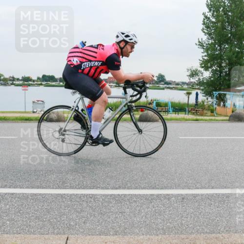 15.06.2025 - 27. Vierlanden-Triathlon H.Heesch http://msf.ph/oto/8038006 15.06.2025 10:54:50 Radfahren 241 meine-sportfotos.de