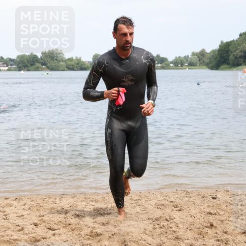 21.06.2025 - 27. Vierlanden-Triathlon Lena Gebhardt http://msf.ph/oto/8038008 15.06.2025 12:09:01 Schwimmen 1032, 1033, 1035, 1036 meine-sportfotos.de