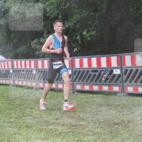 21.06.2025 - 27. Vierlanden-Triathlon KatJ http://msf.ph/oto/8038009 15.06.2025 14:19:55 Ziel 1232, 1310 meine-sportfotos.de