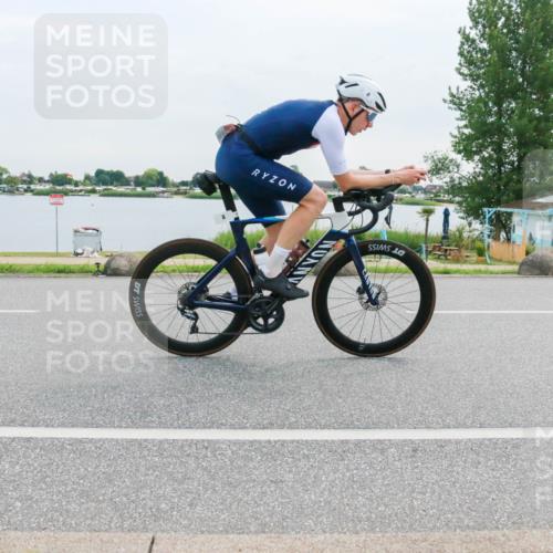 15.06.2025 - 27. Vierlanden-Triathlon H.Heesch http://msf.ph/oto/8038016 15.06.2025 10:55:01 Radfahren 8, 546, 608 meine-sportfotos.de