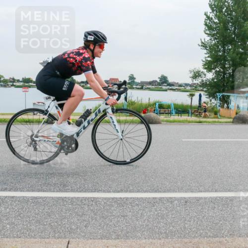 15.06.2025 - 27. Vierlanden-Triathlon H.Heesch http://msf.ph/oto/8038031 15.06.2025 10:55:05 Radfahren 8, 546, 605, 608 meine-sportfotos.de