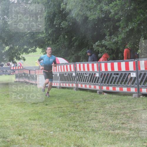 21.06.2025 - 27. Vierlanden-Triathlon KatJ http://msf.ph/oto/8038037 15.06.2025 14:20:01 Ziel 1310 meine-sportfotos.de