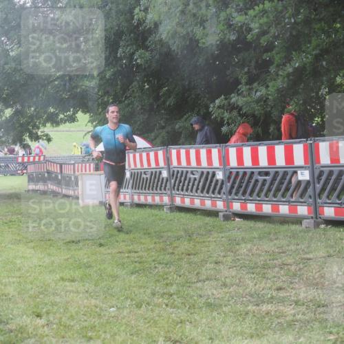 21.06.2025 - 27. Vierlanden-Triathlon KatJ http://msf.ph/oto/8038043 15.06.2025 14:20:01 Ziel 1310 meine-sportfotos.de