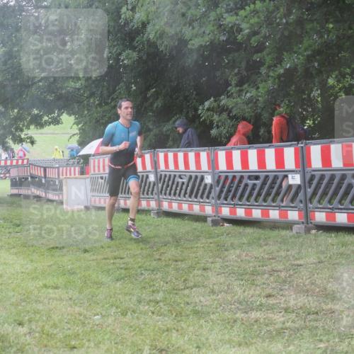 21.06.2025 - 27. Vierlanden-Triathlon KatJ http://msf.ph/oto/8038055 15.06.2025 14:20:01 Ziel 1310 meine-sportfotos.de