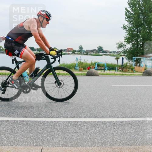 15.06.2025 - 27. Vierlanden-Triathlon H.Heesch http://msf.ph/oto/8038065 15.06.2025 10:55:13 Radfahren 20, 72, 174, 216 meine-sportfotos.de