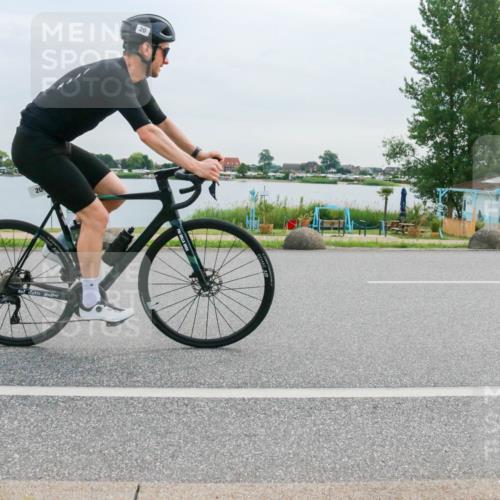 15.06.2025 - 27. Vierlanden-Triathlon H.Heesch http://msf.ph/oto/8038073 15.06.2025 10:55:13 Radfahren 20, 72, 174, 216 meine-sportfotos.de