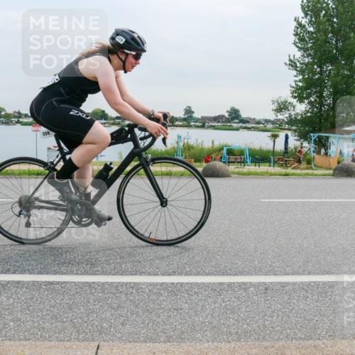 15.06.2025 - 27. Vierlanden-Triathlon H.Heesch http://msf.ph/oto/8038093 15.06.2025 10:55:33 Radfahren 167, 221, 559 meine-sportfotos.de