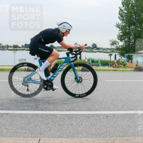 15.06.2025 - 27. Vierlanden-Triathlon H.Heesch http://msf.ph/oto/8038101 15.06.2025 10:55:37 Radfahren 167, 221, 521, 528, 559 meine-sportfotos.de
