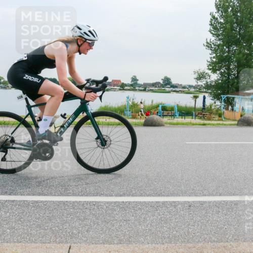15.06.2025 - 27. Vierlanden-Triathlon H.Heesch http://msf.ph/oto/8038107 15.06.2025 10:55:39 Radfahren 221, 521, 528 meine-sportfotos.de