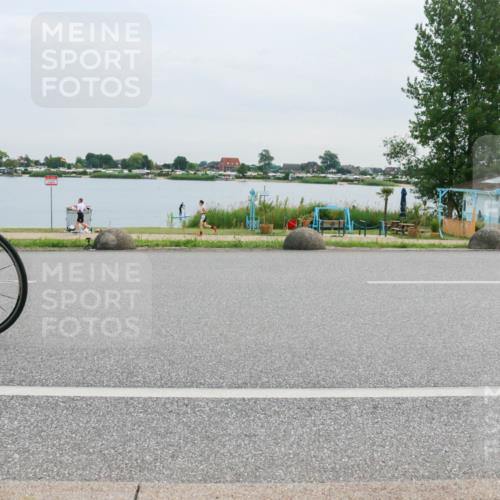 15.06.2025 - 27. Vierlanden-Triathlon H.Heesch http://msf.ph/oto/8038110 15.06.2025 10:55:40 Radfahren 221, 521, 528 meine-sportfotos.de