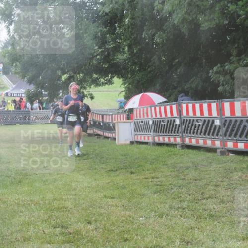 21.06.2025 - 27. Vierlanden-Triathlon KatJ http://msf.ph/oto/8038112 15.06.2025 14:20:13 Ziel 910, 1209, 1213 meine-sportfotos.de